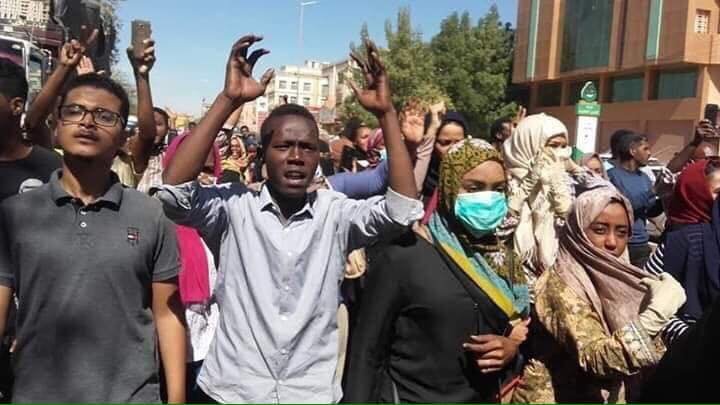 مراسلون بلا حدود: توقيف 79 صحفياً خلال شهرين من الاحتجاجات في السودان تظاهرات بمدينة أمدرمان بالعاصمة السودانية الخرطوم الذي يطالب بإسقاط نظام البشير . 20 يناير 2019