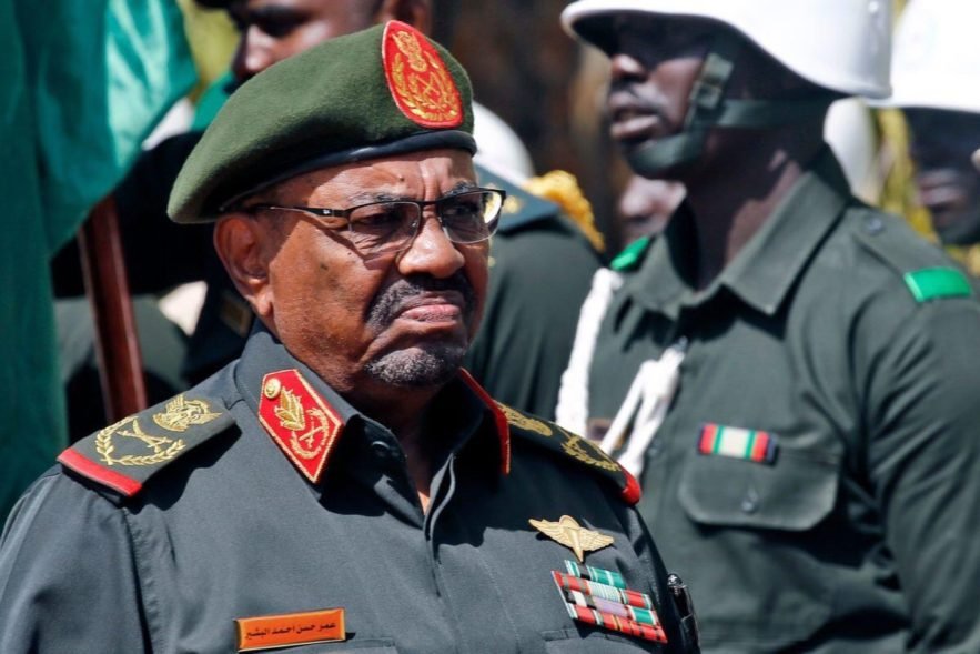 الترويكا تطالب السلطات السودانية ببدء إجراءات الانتقال السلمي للسلطة في أقرب وقت الرئيس السوداني عمر البشير (رويترز)