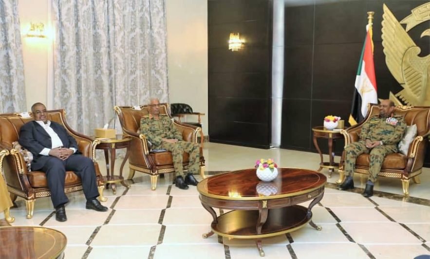 إجتماع أمني بقيادة البشير يحذر من إنزلاق البلاد نحو الفتنة إجتماع مجلس الدفاع والأمن الوطني برئاسة البشير 7 أبريل 2019