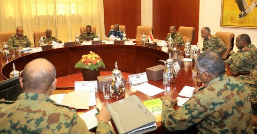 المجلس العسكري يعترف برؤية الحرية والتغيير ويدعوها لاجتماع عاجل في القصر إجتماع للمجلس العسكري الانتقالي في السودان (سونا)