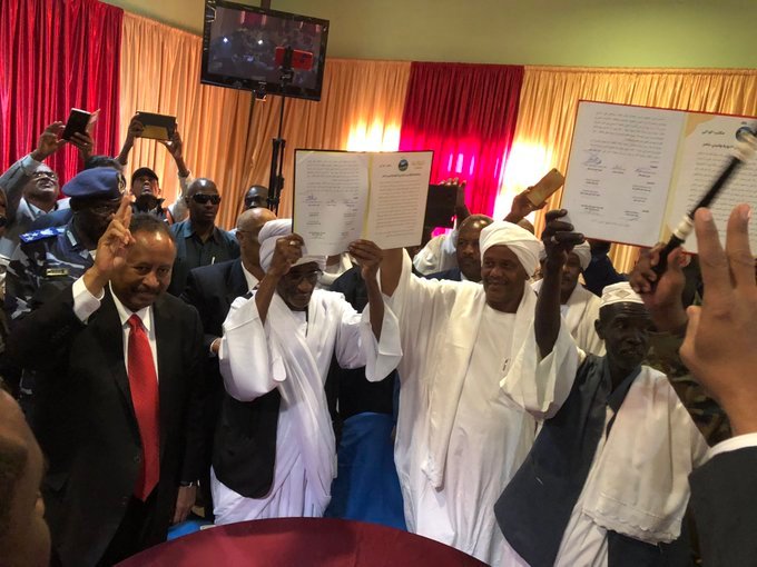 النزاعات القبلية : مهددات الأمن القومى وفتيل الانفجار القادم بحضور رئيس الوزراء عبد الله حمدوك توقيع اتفاق الصلح بين قبيلتي النوبة والبني عامر في كسلا