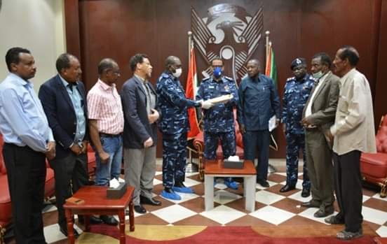 إتهام السلطة العسكرية باستهداف المحامين في السودان وزير الداخلية السوداني، الطريفي ادريس، ومسؤولين آخرين، (وزارة الداخلية)