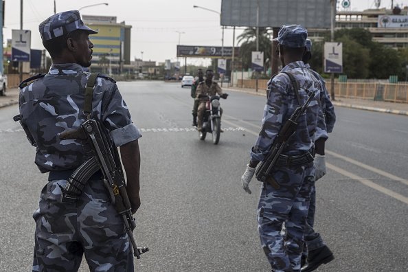 أمر طوارئ لمكافحة النشر الاعلامي السالب بولاية الخرطوم تدابير أمنية في شوارع الخرطوم بعد الإغلاق التام للولاية بسسب جائحة كورونا (الأناضول)