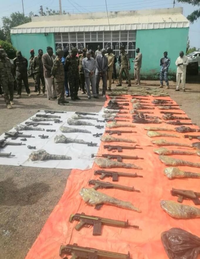 الاستخبارات تضبط أسلحة ووقوداً في طريقها لقوات الدعم السريع بالخرطوم