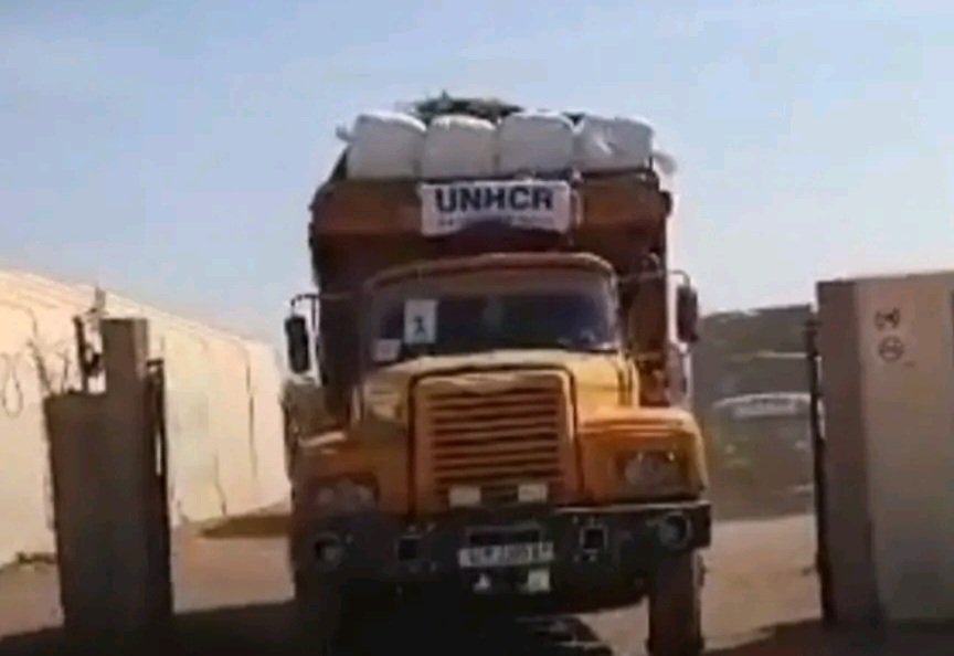 عبور (6) شاحنات إغاثة من تشاد لشمال دارفور لدعم (2000) أسرة نازحة