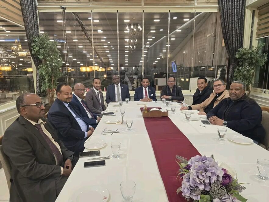 في طريق عودته من ميونخ.. كامل يبحث بإسطنبول تعزيز الشراكات