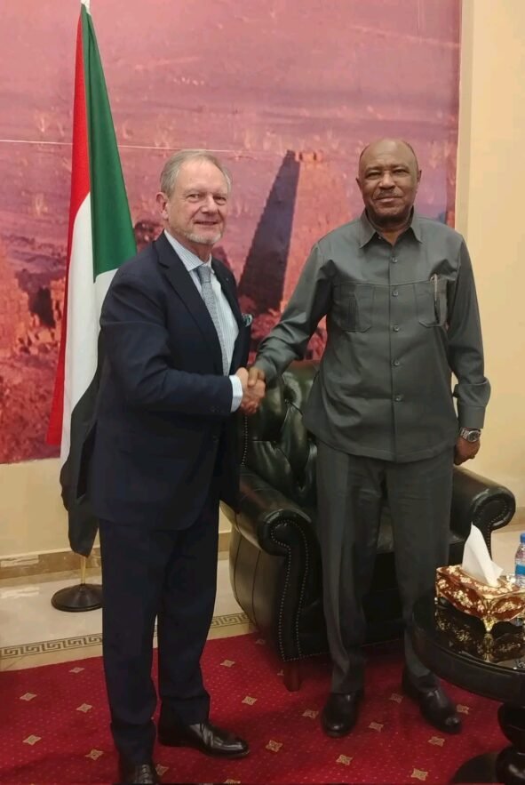 بحث الهدنة الإنسانية.. لقاء يجمع وزير الخارجية السوداني بالسفير الفرنسي