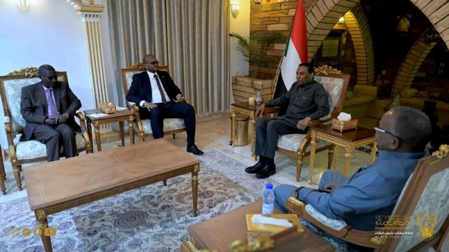 رئيس الوزراء يوجه بصرف حوافز للمعلمين ويؤكد جاهزية امتحانات الشهادة الثانوية