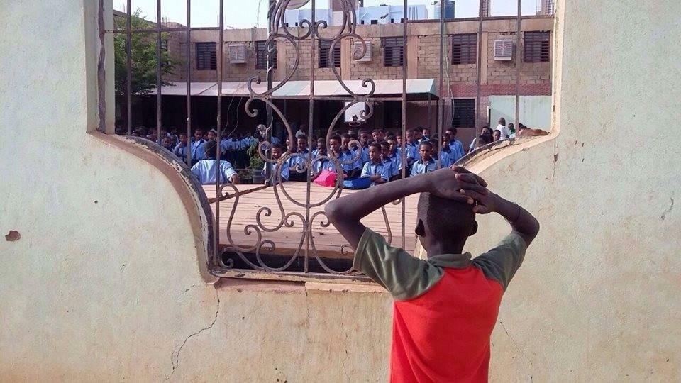 الضوء المظلم؛ التعليم في السودان أداة من أدوات القهر والتهميش..