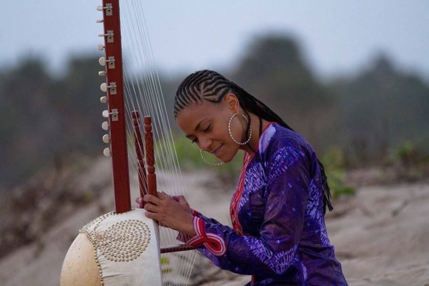 تعرّف على “سونا جوبارته” أيقونة الموسيقى الأفريقية العالمية