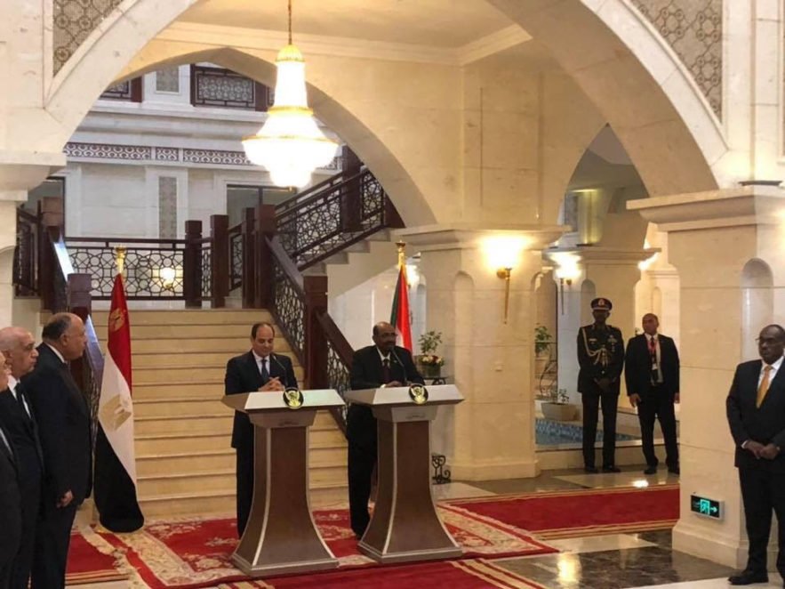 مؤتمر صحفي للرئيس السودان عمر البشير ونظيره المصري عبدالفتاح السيسي بالخرطوم . 25 أكتوبر 2018 . صورة ل(سونا)