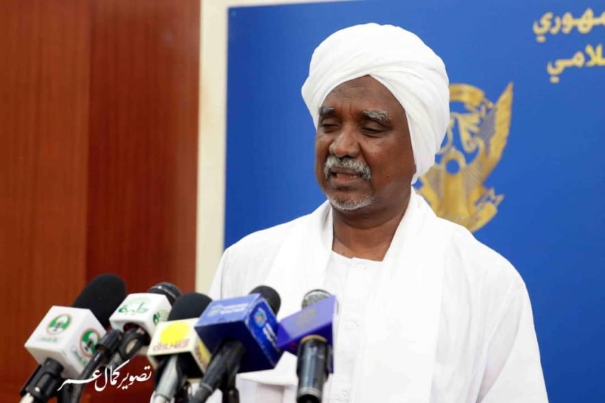 والي القضارف ميرغني صالح