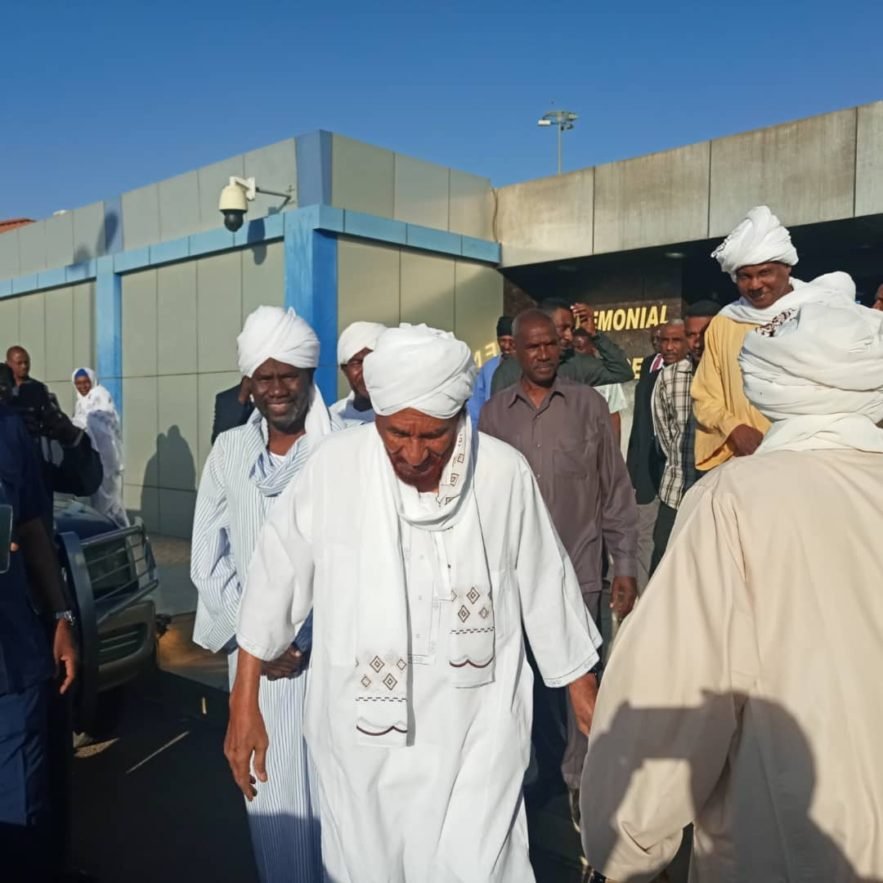 وصول الصادق المهدي للخرطوم بعد غياب دام أكثر من عام . 19 ديسمبر 2018