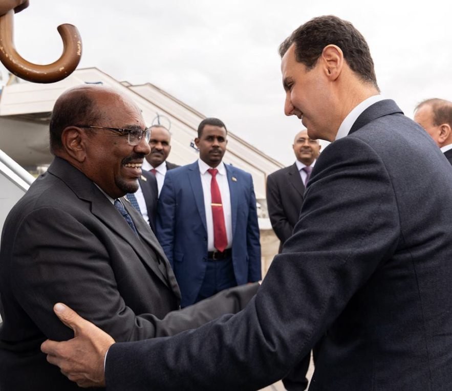 الرئيس السوري بشار الأسد يستقبل نظيره السوداني عمر البشير . 16 ديسمبر 2018 . صورة ل(سانا)