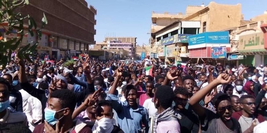 سودانيون يتظاهرون بمدينة امدرمان ضد سياسيات حكومة البشير ويطالبونها بالتنحي . 9 يناير 2019