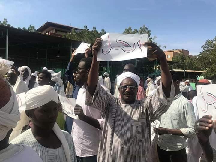 تجمع المهنيين وحلفائه يتمسكون بتنحي البشير وتفكيك مؤسساته القمعية تظاهرة لمواطنين في ودنوباوي بامدرمان 4 يناير 2019