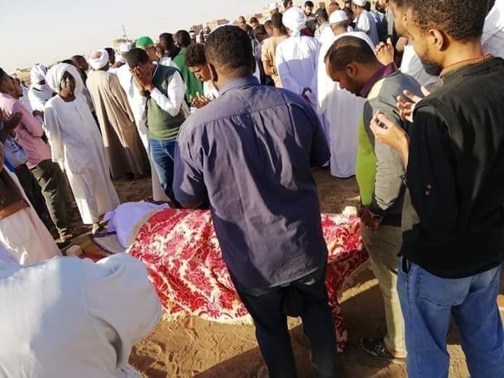 تشبيع جثمان الدكتور بابكر عبد الحميد