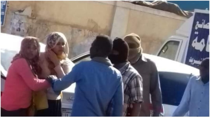 أفراد ملثمون من الأمن السوداني يعتدون علي فتيات في شارع السيد عبدالرحمن بالخرطوم . 6 يناير 2019