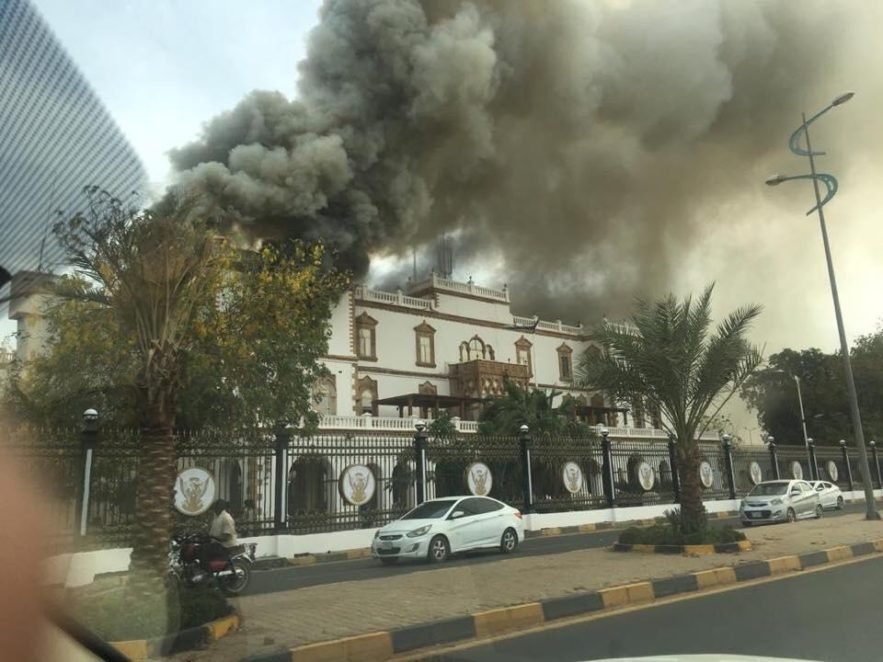 حريق هائل في القصر الجمهوري السوداني