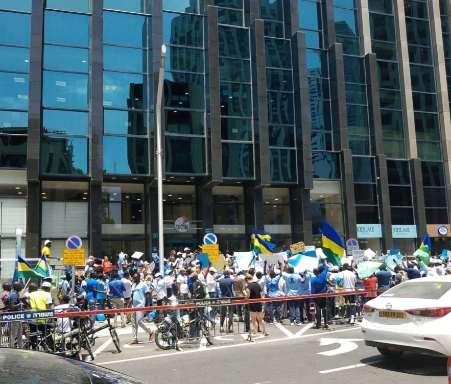 سودانيين باسرائيل يعلنون دعمهم للقوة المشتركة والجيش السوداني سودانيين في تل أبيب يسلمون خطاب بشأن الوضع في السودان