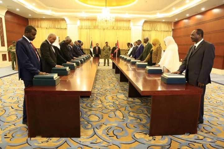 وزراء حكومة الفترة الإنتقالية في السودان يأدون القسم