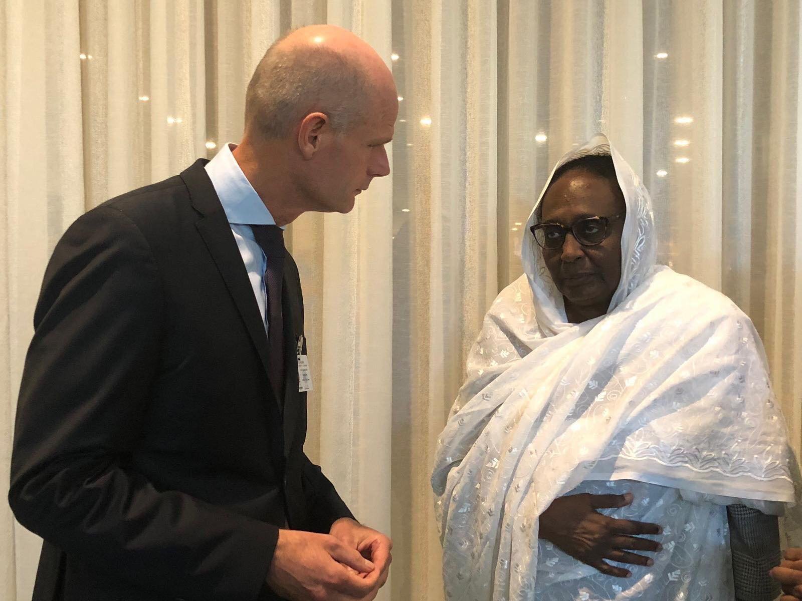 وزيرة الخارجية السودانية اسماء عبد الله تلتقي بنظيرها الهولندي ستيف بلوك