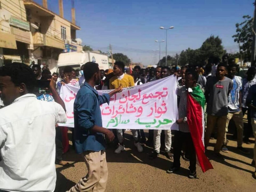 متظاهرون في مدينة ود مدني يطالبون بإقالة الحاكم العسكري 31 اكتوبر 2019