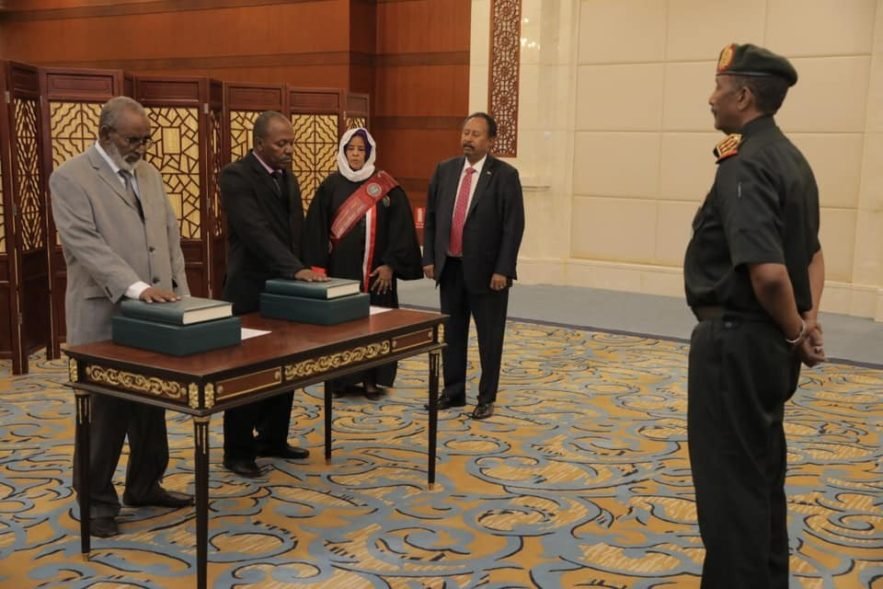 وزيري الثروة الحيوانية، والبني التحتية يأدون القسم أمام رئيس مجلس السيادة عبدالفتاح البرهان