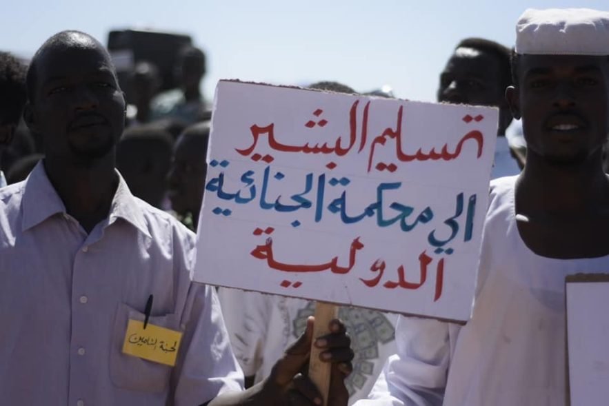 نازحو دارفور يعتبرون عدم تسليم البشير ومعاونيه للجنائية إنكار للجرائم التي ارتكبت في دارفور