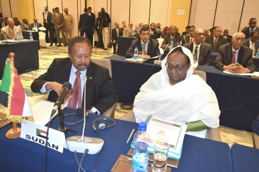 امريكا وبريطانيا ترحبان بتولي رئيس الوزراء السوداني عبدالله حمدوك رئاسة الإيقاد رئيس الوزراء السوداني عبدالله حمدوك ووزيرة الخارجية أسماء محمد عبدالله في اجتماعات قمة الإيقاد في أديس أبابا (سونا)