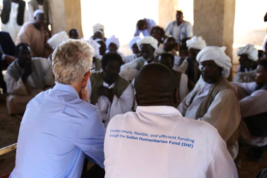 الأمم المتحدة تؤكد إستمرار تدهور الاوضاع الإنسانية في السودان وكيل الأمين العام للأمم المتحدة للشؤون الإنسانية، مارك لو كوك يستمع إلى مخاوف المواطنين بولاية كسلا التي تضررت بشدة من جراء زيادة سوء التغذية وتفشي المرض . 23 نوفمبر 2019