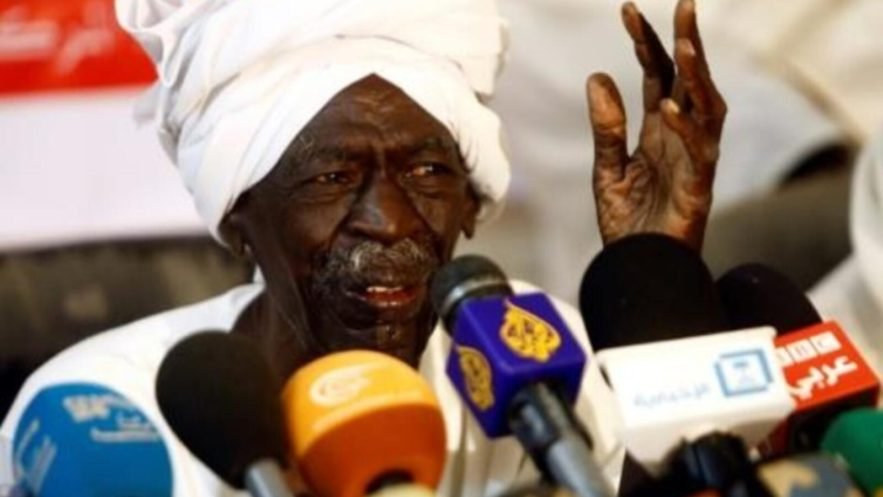 الحزب الشيوعي يتهم الحرية والتغيير بالسعي لتشكيل حكومة جديدة مع العسكريين صديق يوسف عضو اللجنة المركزية للحزب الشيوعي