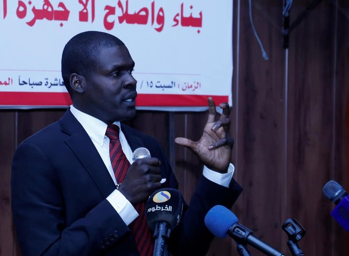 وزير العدل السابق يُطالب أمريكا بمعاقبة من يأمر الأمن لقتل المتظاهرين وزير العدل السوداني، نصرالدين عبدالباري