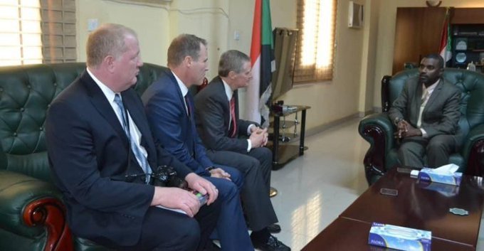 وزير الشؤون الدينية والأوقاف نصر الدين مفرح يلتقي وفد كنيسة اليسوع المسيح الامريكية (سونا)