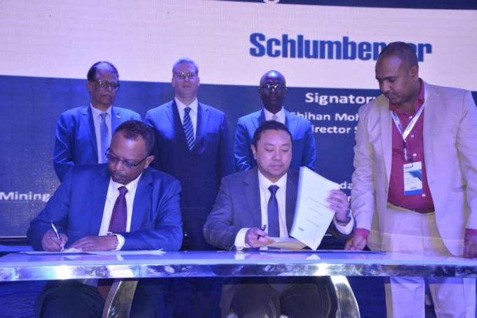 وزارة الطاقة السودانية توقع اتفاقا مع شركة فرنسية لتطوير قطاع النفط وزارة الطاقة والتعدين توقع إتفاقية مع شركة شلمبرجير العالمية