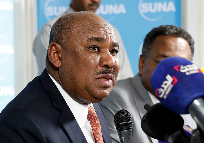 وزير المالية السوداني إبراهيم البدوي يتحدث في مؤتمر صحفي بالخرطوم 5 مارس 2020 (سونا)