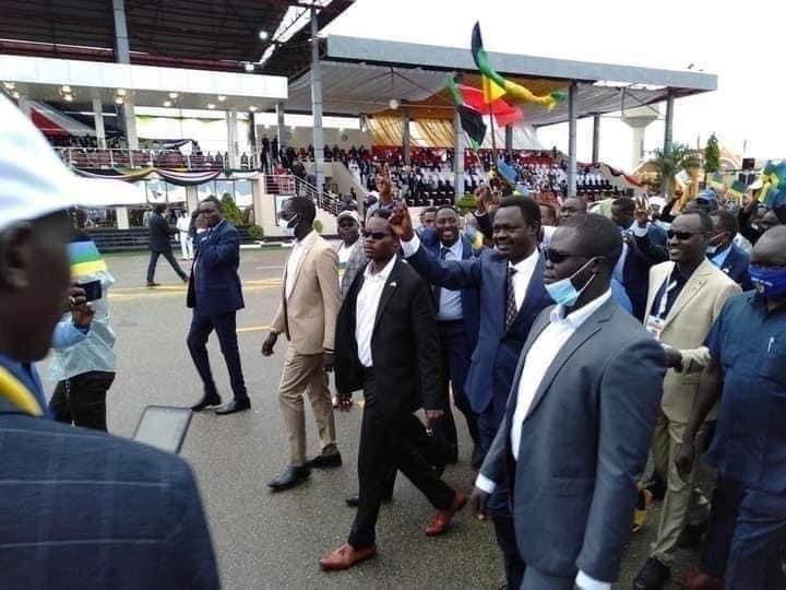 مناوي يقترح بتوسيع قاعدة المُشاركة في السُلطة الإنتقالية مني مناوي لدي حضوره حفل توقيع إتفاق السلام