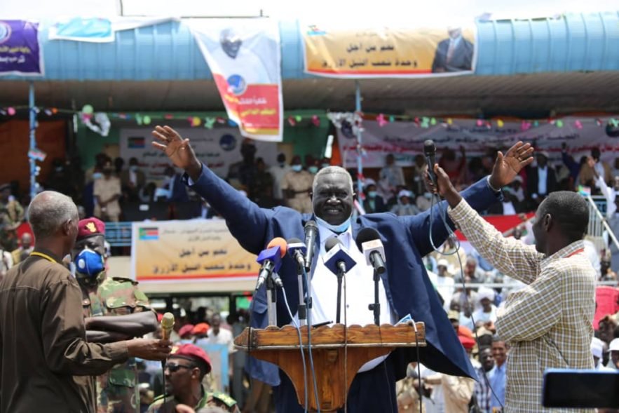 الحركة الشعبية ”عقار“ تجدد تمسكها بإتفاق جوبا وعدم العودة إلي الحرب مالك عقار لدي مخاطبته حفل تنصيب حاكم إقليم النيل الأزرق (سونا)