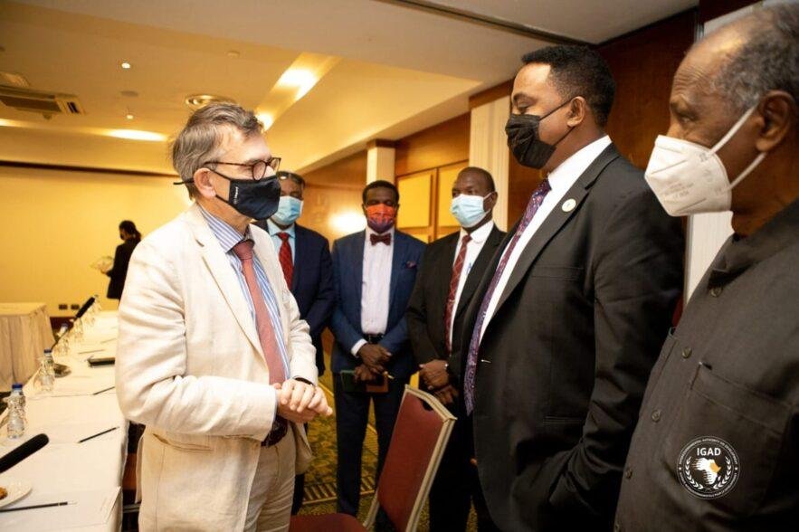 سكرتير الإيقاد يبحث مع مسؤولين سودانيين ورئيس بعثة الأمم المتحدة الأزمة السياسية بالبلاد