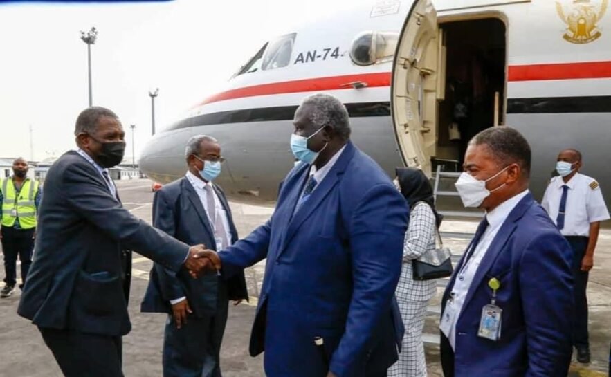 عقار يصل ”كينشاسا“ ويلتقي رؤساء دول أفريقية في مؤتمر السلام والأمن