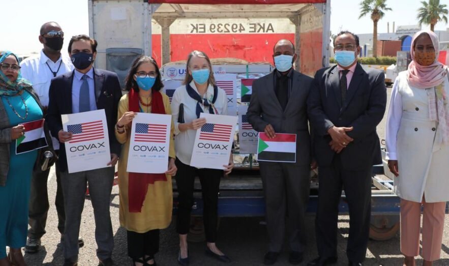أمريكا تلتزم بشراء وبيع بـ (1,1) مليار لقاح لأكثر من (110) دولة من بينها السودان