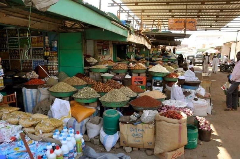 الغرفة التجارية تكشف عن زيادات خرافية في رسوم السلع الأساسية وقرار بإغلاق سوق ”زالنجي“