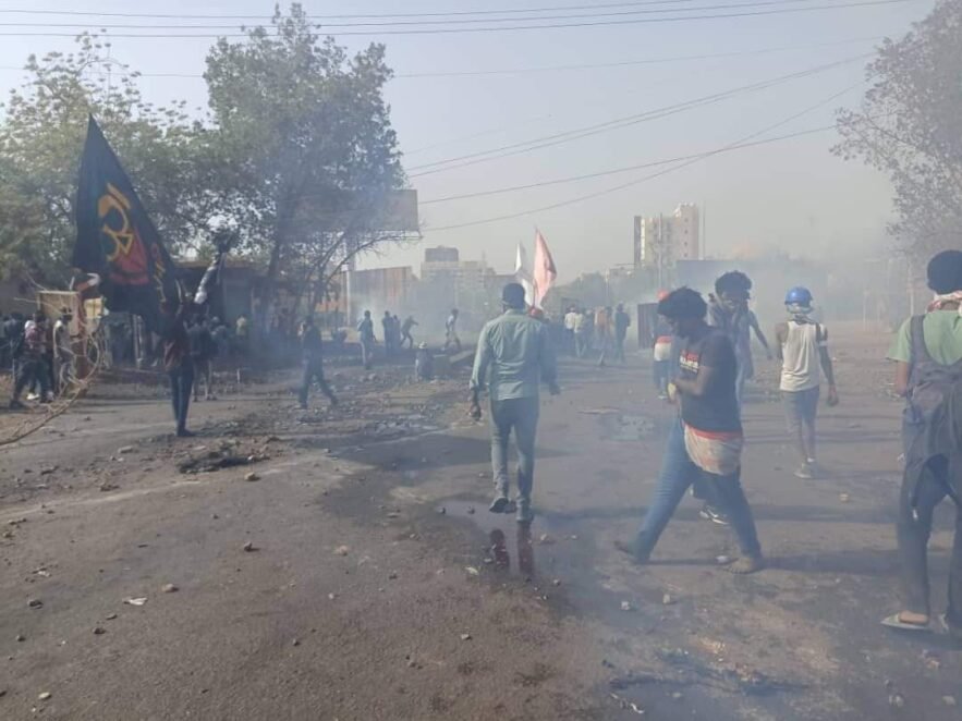 إصابة (67) مدنياً جراء القمع المفرط لاحجتجات 17 مارس