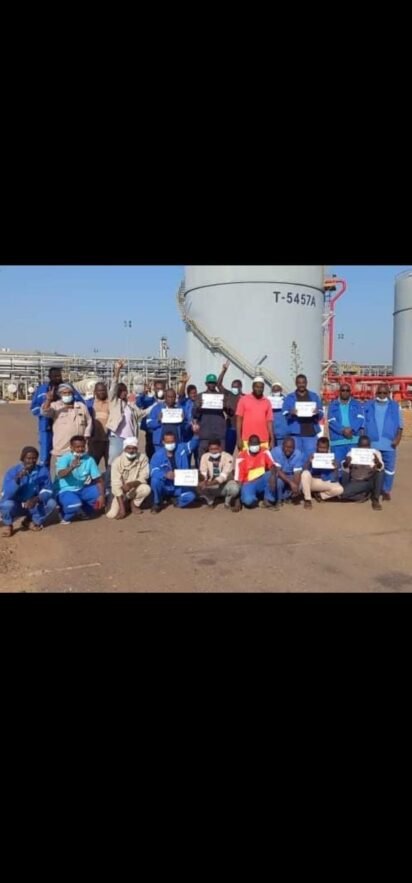 إخلاء جميع العاملون من ثلاثة حقول بترولية بسبب التدهور الأمني