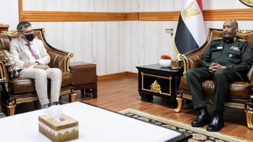 البرهان يطالب يونيتامس بالوقوف علي مسافة واحدة بما فيه الجيش