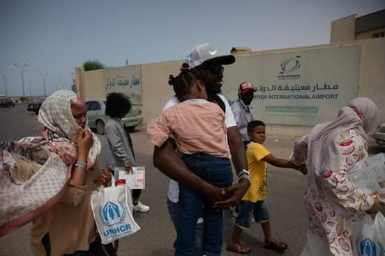 الأمم المتحدة تعلن ترحيل (100) لاجئ إلى إيطاليا بينهم سودانيين