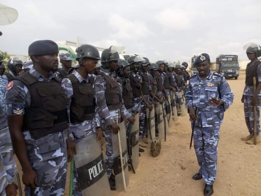 قوة أمنية تعتقل قيادي في إدارة مخيم للنازحين بجنوب دارفور