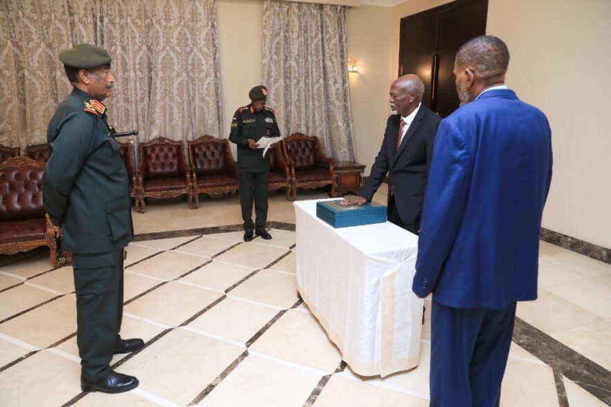 وزير الحكم الإتحادي الجديد يُؤدي اليمين الدستورية ويُؤكد حرصه على تنفيذ إتفاقية جوبا