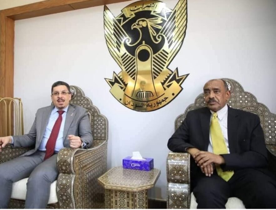 لأول مرة منذ سنوات وزير خارجية اليمن يزور السودان