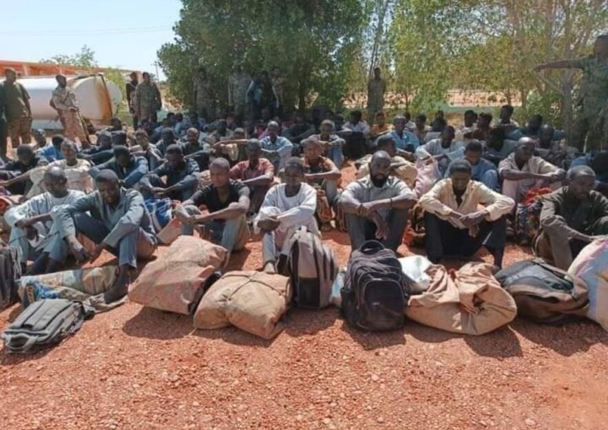 الجيش : بعض العناصر المتمردة تقوم بالتخلص من سلاحها بالبيع او الاستبدال من المواطنين